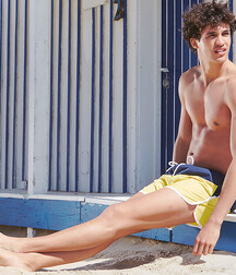 Guys in shorts 3 5fe8fc2013ac2.jpg