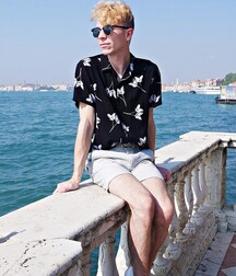 Guys in shorts 3 5fe8fc22237bc.jpg