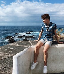 Guys in shorts 3 5fe8fc24361db.jpg