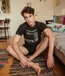 Guys in shorts 3 5fe8fc2adb9e0.jpg
