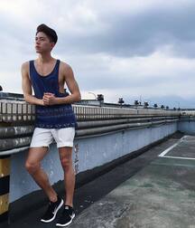 Guys in shorts 3 5fe8fc3bef1e1.jpg