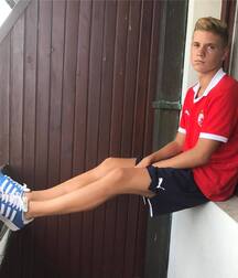 Guys in shorts 3 5fe8fc48dbe1a.jpg