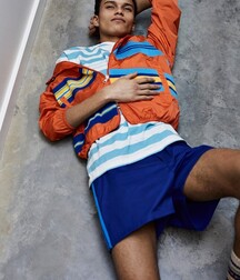 Guys in shorts 3 5fe8fc55046ec.jpg