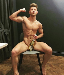 Beauties show muscles and body 5febb5ec4775a.jpg