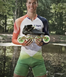 Boys in sportswear 5ff2559e55d83.jpg