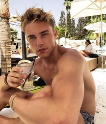 Sexy guys 5ff603a84c2dc.jpg
