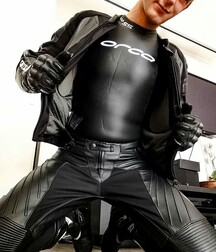 Bikers in boots and leather 5ff88307ed54d.jpg