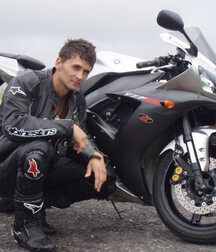 Bikers in boots and leather 5ff88310c8dbc.jpg