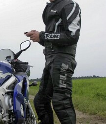 Bikers in boots and leather 5ff88312cc3dd.jpg