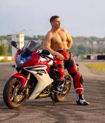 Bikers in boots and leather 5ff8831b7a50f.jpg