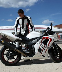 Bikers in boots and leather 5ff8834e809d2.jpg