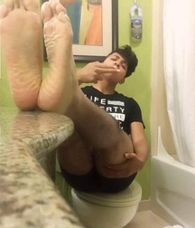 Sexy guys and feet 5ffe102b2be28.jpg