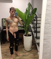 Sexy guys and feet 5ffe1041e230d.jpg