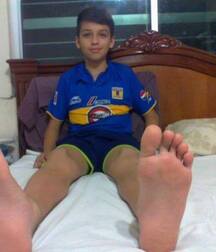 Living at boy feet 600882ccab35d.jpg