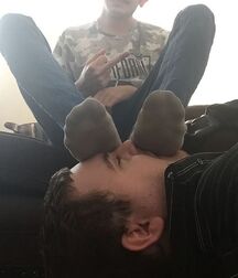 Living at boy feet 600882f97f3d5.jpg