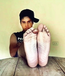 In love with boys bare feet 600ae8477e4fc.jpg