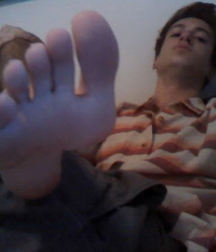 In love with boys bare feet 600ae89252b8d.jpg