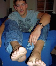 Aromatic boy feet 600cf00268d2e.jpg