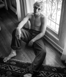 Cute and barefoot 600f9e924dde2.jpg