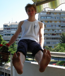 Cute and barefoot 600f9eaa29ba2.jpg