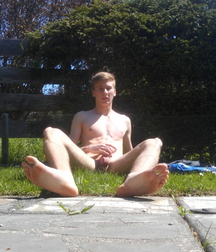 Barefoot hotties 2 60119a179664f.jpg