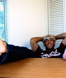 Guys wearing flops 60119c1e79665.jpg