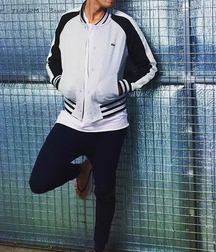 Guys wearing flops 60119c3d92a49.jpg
