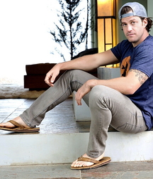 Guys wearing flops 60119c41db20c.jpg