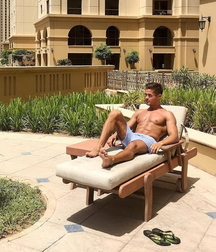 Guys wearing flops 60119c550c138.jpg