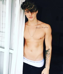 Hotties in undies 6012cae6d9e8b.jpg