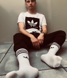 Sneakers socks and feet 6016e1facd11e.jpg