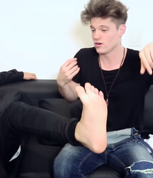 Twink feet needs a tongue gay tube 601dd25d9b904.jpg