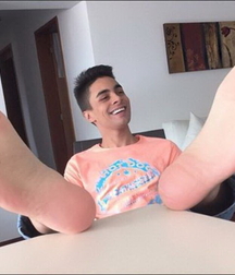 Twink feet needs a tongue gay tube 601dd2c8c40e3.jpg