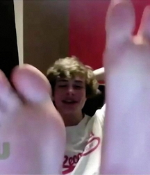 Twink feet needs a tongue gay tube 601dd315e8ff1.jpg