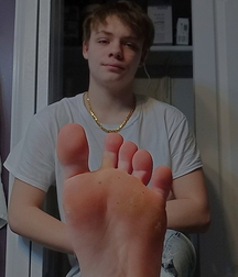 Alphas show feet 602d52d404f11.jpg