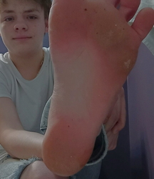 Alphas show feet 602d52d66949f.jpg