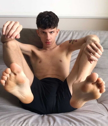 Alphas show feet 602d53017b83c.jpg