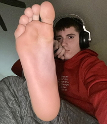 Alphas show feet 602d530617d53.jpg