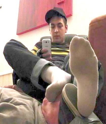 Happy hour at friends feet 602ee1b08e790.jpg