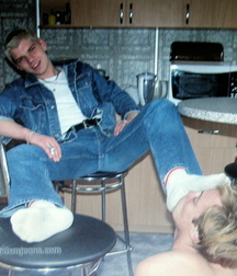 Happy hour at friends feet 602ee1bda277b.jpg
