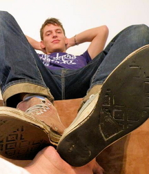 Happy hour at friends feet 602ee2935477e.jpg