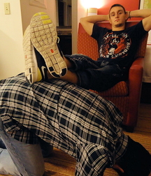 Happy hour at friends feet 602ee2b9bdd67.jpg
