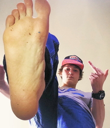 Happy hour at friends feet 602ee2c4be074.jpg