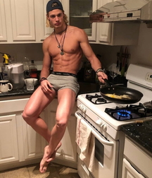 College studs 6038484124ef9.jpg