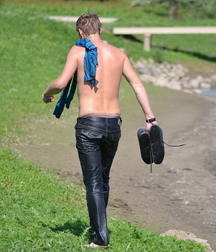 Wet boys 6038f6c41528f.jpg
