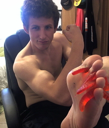 Boys fighter feet 603ffa341b739.jpg