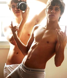 Boys and models 16 60416a96b607a.jpg