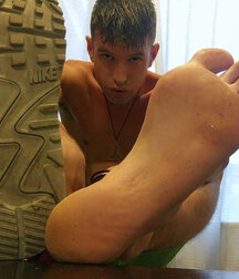 Beauties shows pretty feet 60535238c97d1.jpg