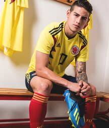 Cute soccer players 605353c708b11.jpg
