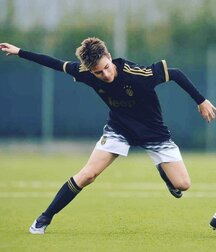 Cute soccer players 605353ff9c5ff.jpg